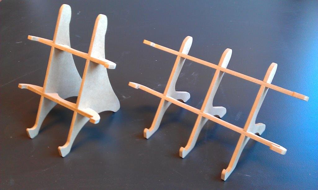 Intra απο ξύλο plywood 3mm-4mm πάχος - Βάση Gadget Βάση τηλεφώνου Βάση tablet Δίασταση 30x30 cm Intraeaxys-eoxl6n4o