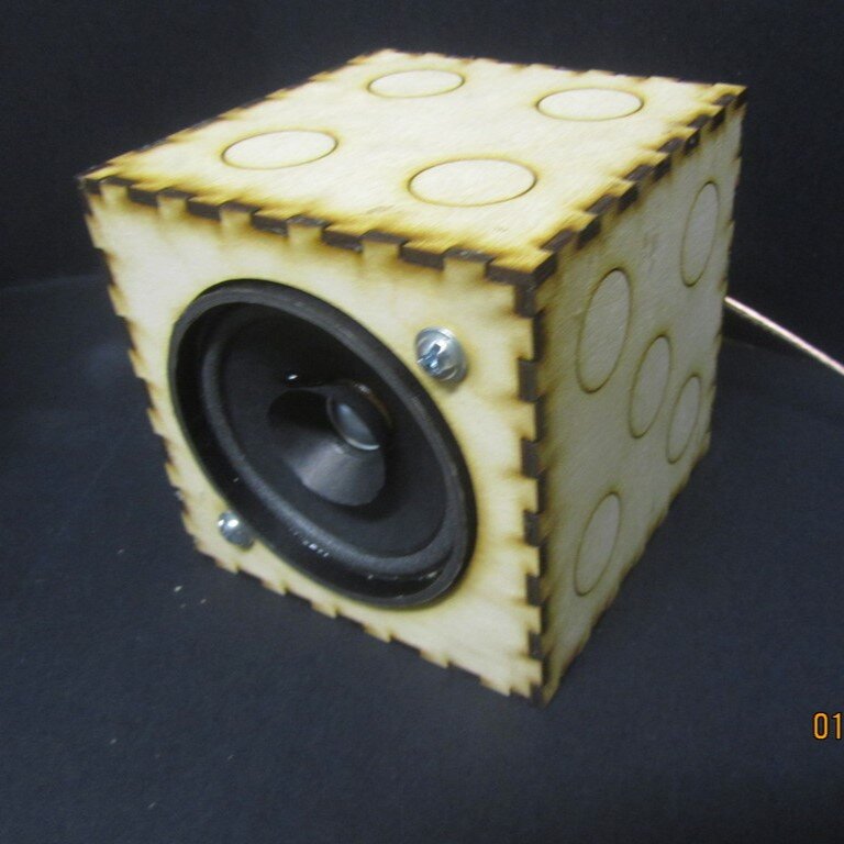 Intra απο ξύλο plywood 3mm-4mm πάχος - Dice Speaker Box Δίασταση 30x30 cm Intraeaxys-078y0v5o