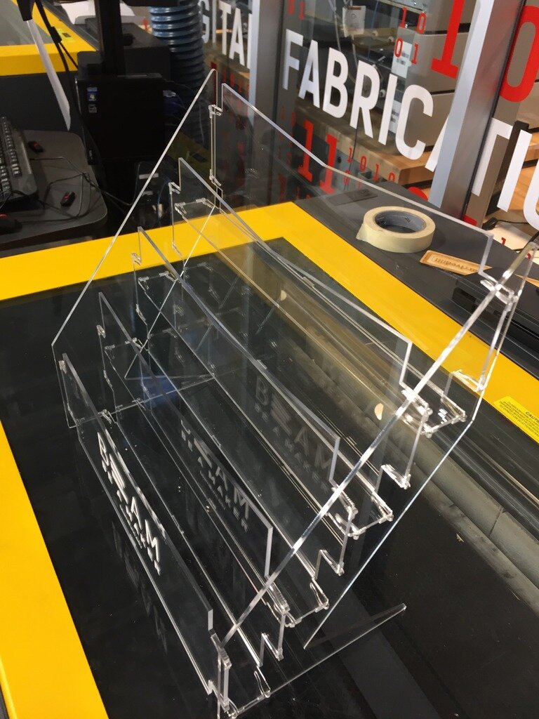 Intra απο ξύλο plywood 3mm-4mm πάχος - Θήκη μπροσούρας 3mm Δίασταση 30x30 cm Intraeaxys-eoxl46xo