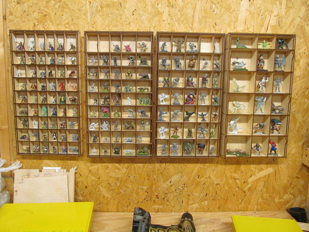 Intra απο ξύλο plywood 3mm-4mm πάχος - Μινιατούρα Wall Curio Δίασταση 30x30 cm Intraeaxys-pok3el37