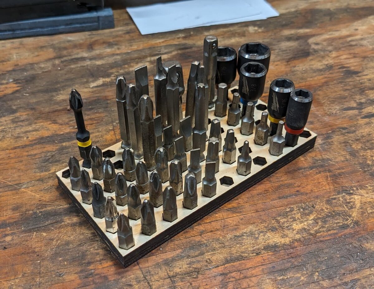 Intra απο ξύλο plywood 3mm-4mm πάχος - Στήριγμα μύτης κατσαβιδιού Δίασταση 30x30 cm Intraeaxys-zo9y5pw7