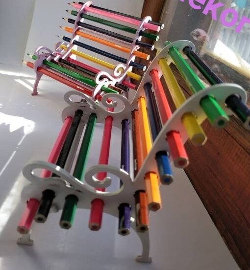 Intra απο ξύλο plywood 3mm-4mm πάχος - Μολυβοθήκη σε σχήμα πάγκου πάρκου Δίασταση 30x30 cm Intraeaxys-p7ymd5p7