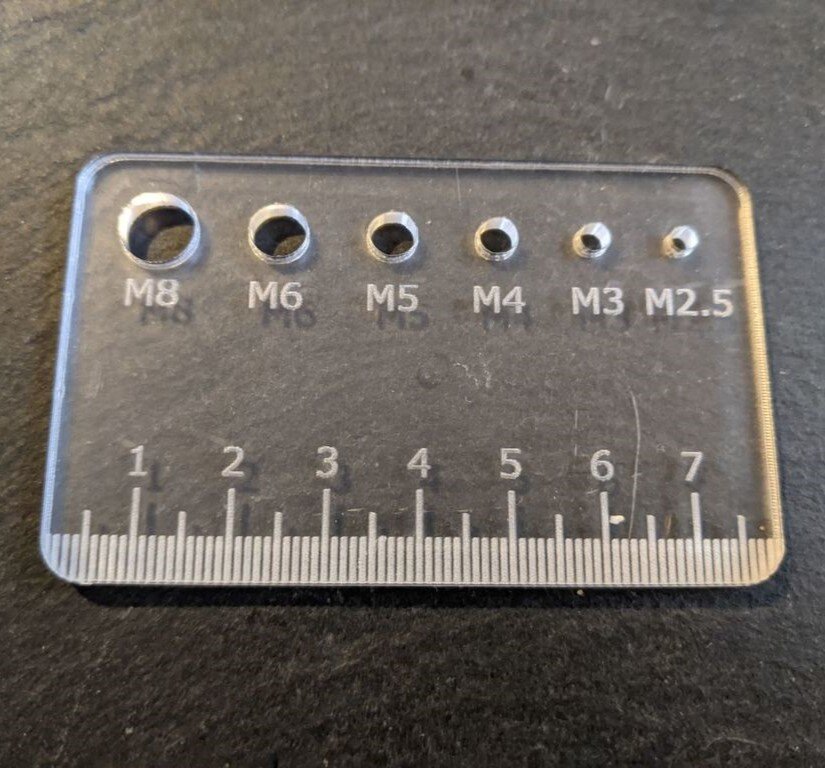 Intra απο ξύλο plywood 3mm-4mm πάχος - Χάρακας μετρικού μετρητή βιδών Δίασταση 30x30 cm Intraeaxys-67wlryw1