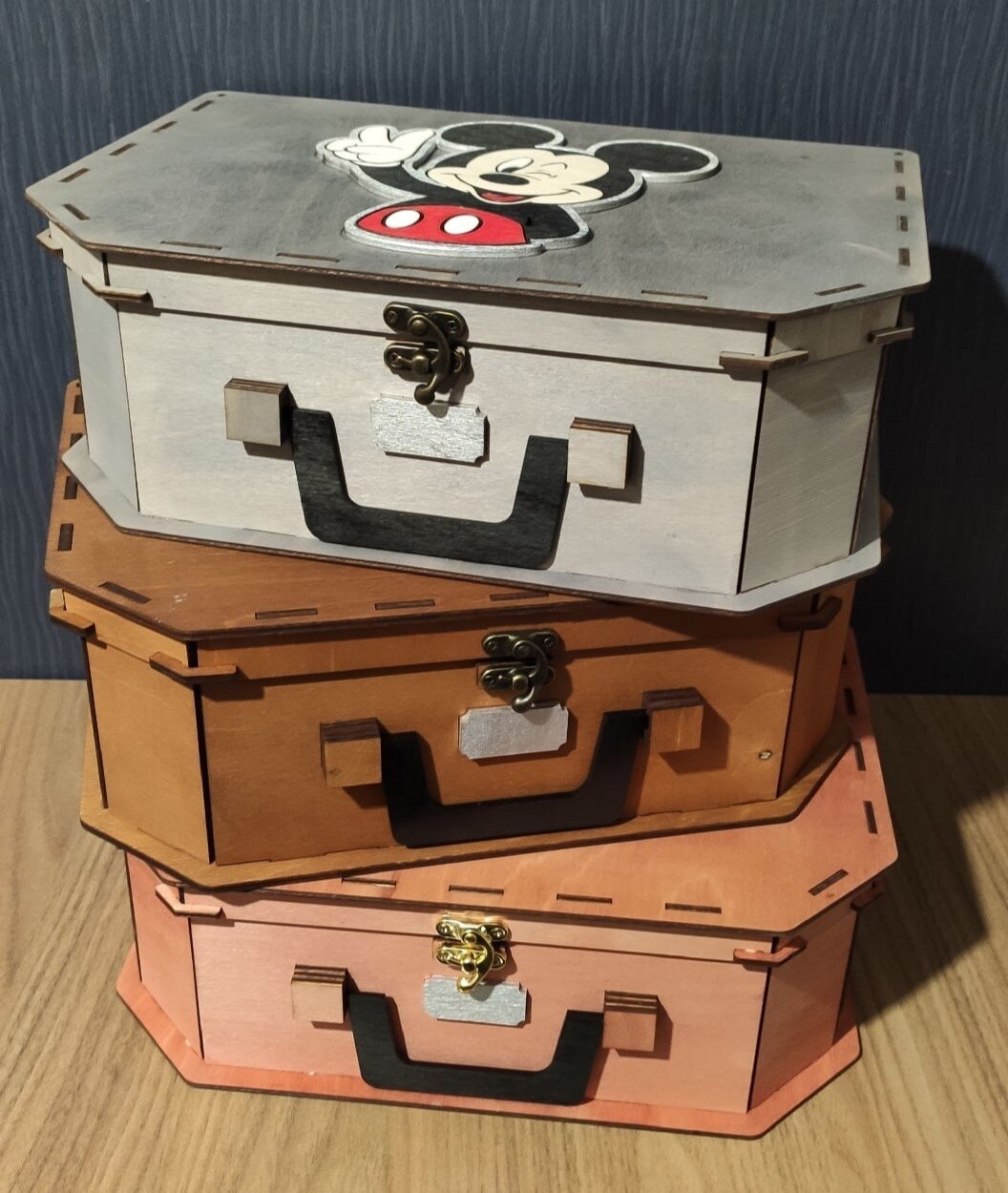 Intra απο ξύλο plywood 3mm-4mm πάχος - Κουτί δώρου Ξύλινη Βαλίτσα Δίασταση 30x30 cm Intraeaxys-eoxlqjxo