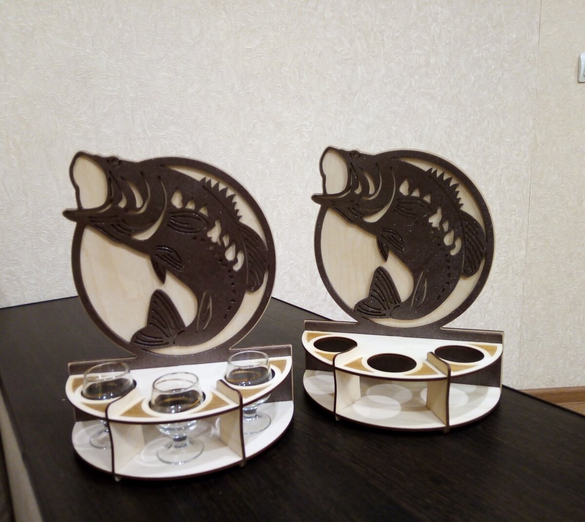 Intra απο ξύλο plywood 3mm-4mm πάχος - Στήριγμα ποτηριού κρασιού Δίασταση 30x30 cm Intraeaxys-e1gkyemo