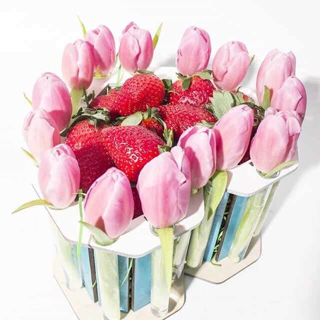 Intra απο ξύλο plywood 3mm-4mm πάχος - Καλάθι δώρου με μπουκέτο σοκολάτας σε σχήμα καρδιάς Δίασταση 30x30 cm Intraeaxys-6o3y3kp7