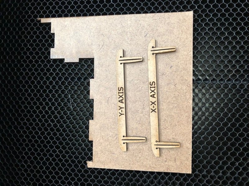 Intra απο ξύλο plywood 3mm-4mm πάχος - Καρφίτσες κηρήθρας Glowforge Δίασταση 30x30 cm Intraeaxys-r7vd5627