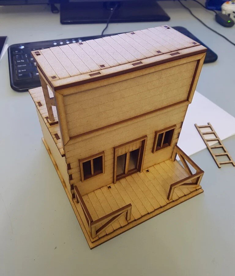 Intra απο ξύλο plywood 3mm-4mm πάχος - Βασικό κτήριο Wild West Δίασταση 30x30 cm Intraeaxys-r7vm03z7