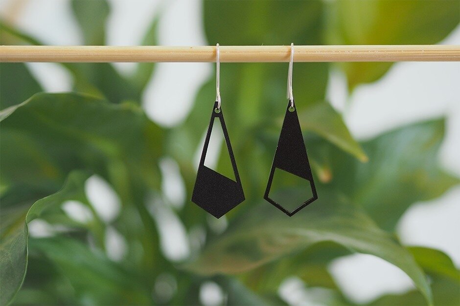 Σετ των 2 Intra απο ξύλο plywood 3mm-4mm πάχος - Γεωμετρικό Μινιμαλιστικό Ακρυλικό Σκουλαρίκι κοσμήματος Δίασταση 3x3 cm Intraeaxys-67wl8dm1