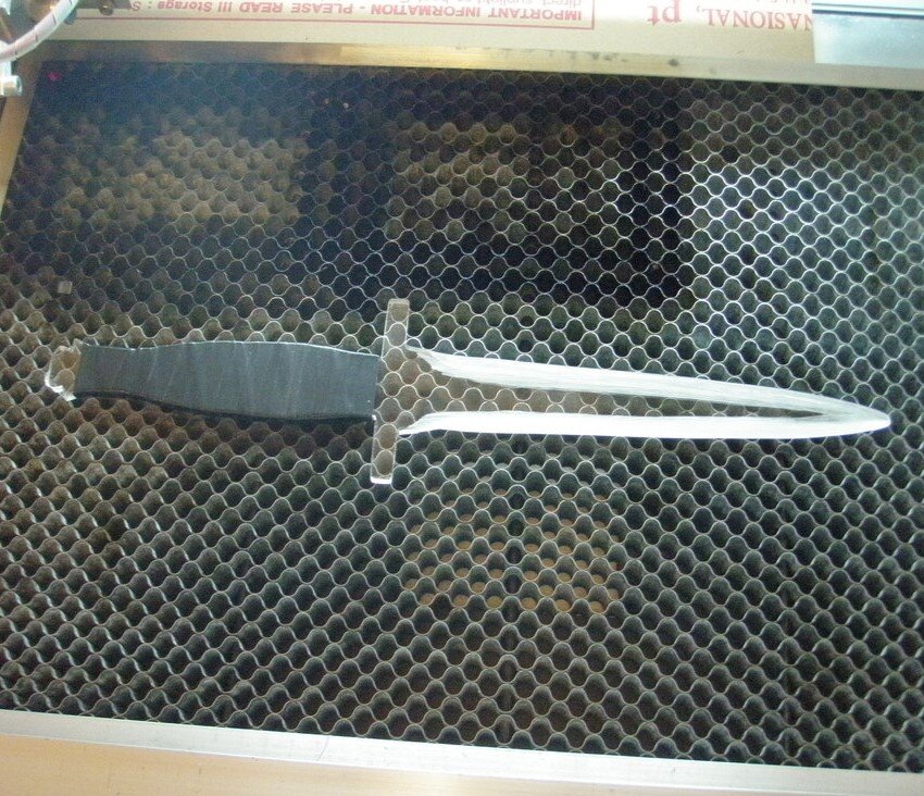 Intra απο ξύλο plywood 3mm-4mm πάχος - Ακρυλικό ανοιχτήρι γραμμάτων στιλέτο Δίασταση 20x20 cm Intraeaxys-m1d6xqd7