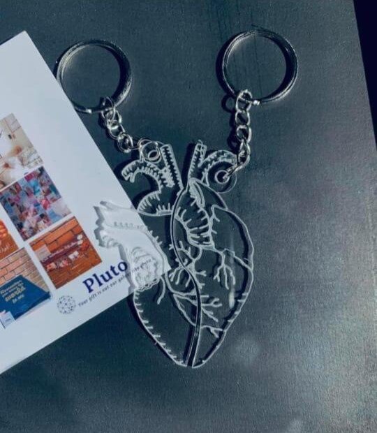 Σετ των 3 Intra απο ξύλο plywood 3mm-4mm πάχος - Χαραγμένο μπρελόκ δύο καρδιών Δίασταση 5x5 cm Intraeaxys-p7ymqg27