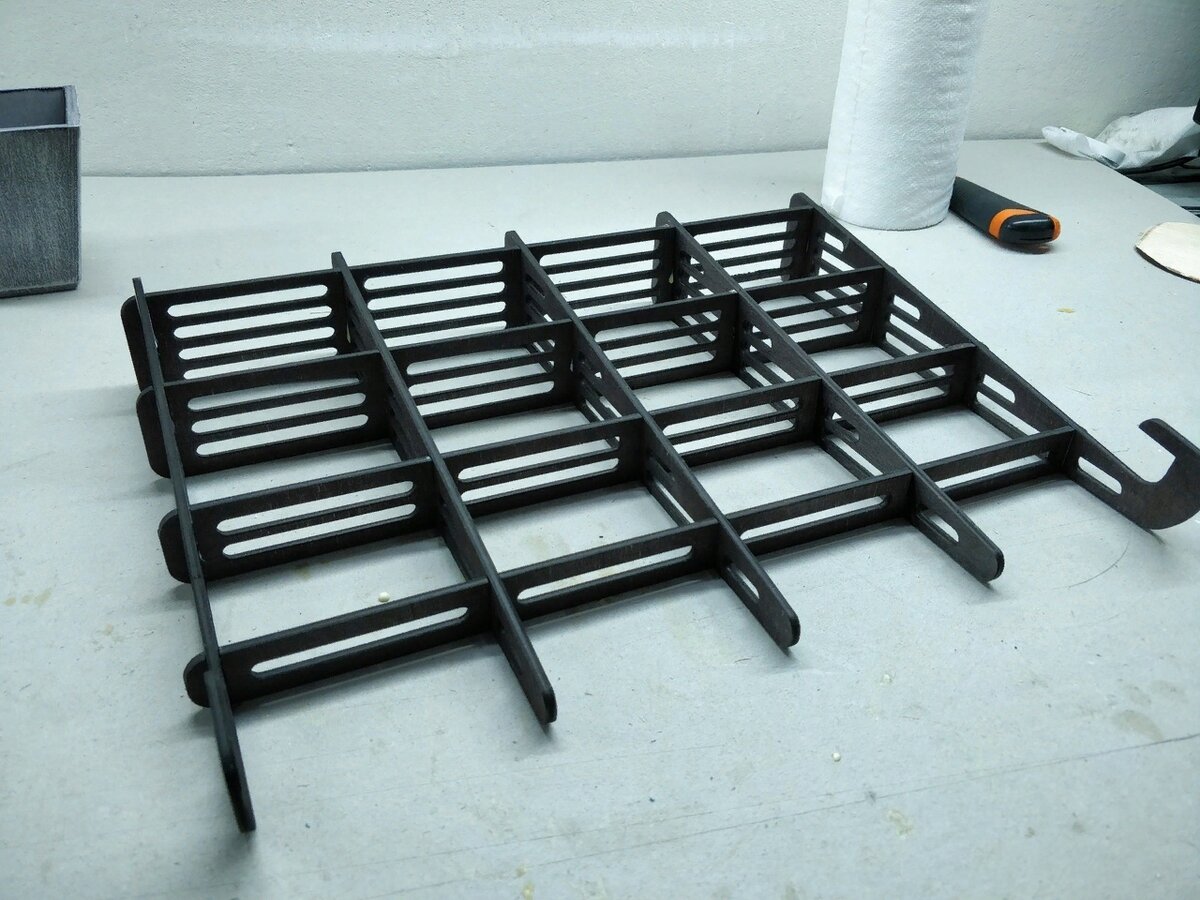 Intra απο ξύλο plywood 3mm-4mm πάχος - Ξύλινη βάση φορητού υπολογιστή Δίασταση 30x30 cm Intraeaxys-67wl8nm1