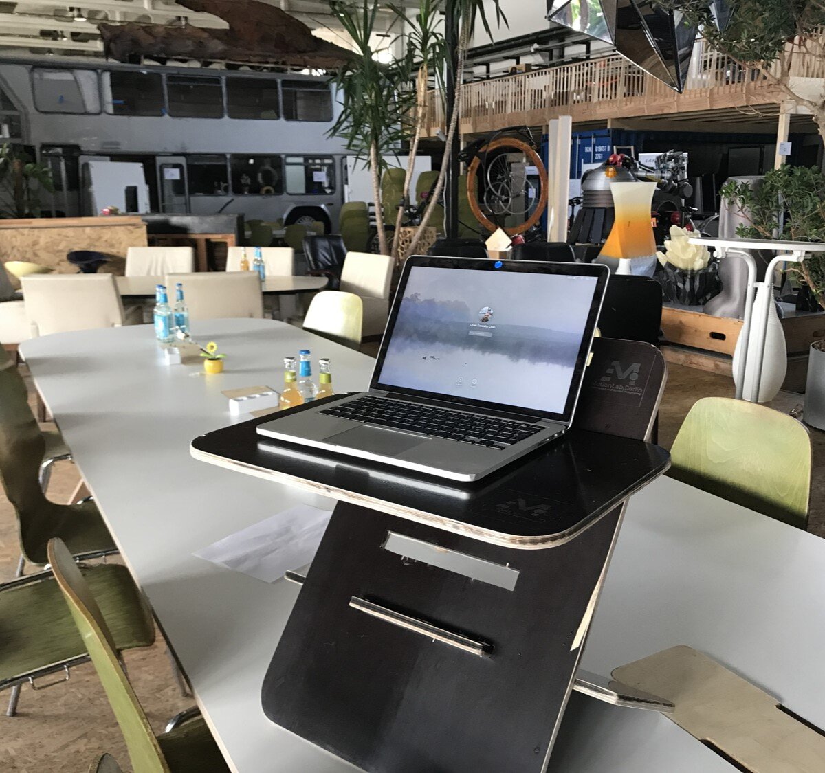 Intra απο ξύλο plywood 3mm-4mm πάχος - Γραφείο ρυθμιζόμενου ύψους Δίασταση 30x30 cm Intraeaxys-p7ymyj57