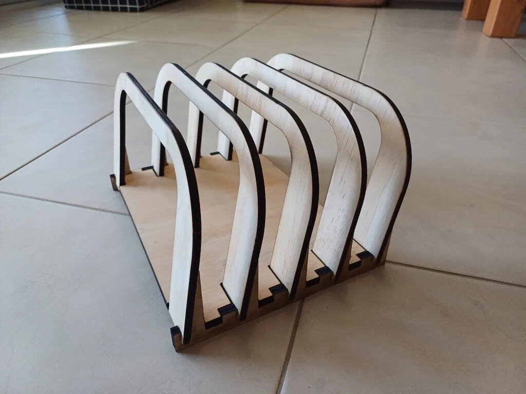 Intra απο ξύλο plywood 3mm-4mm πάχος - Βάση για tablet και φορητό υπολογιστή iPad Δίασταση 30x30 cm Intraeaxys-eo0qwxw1