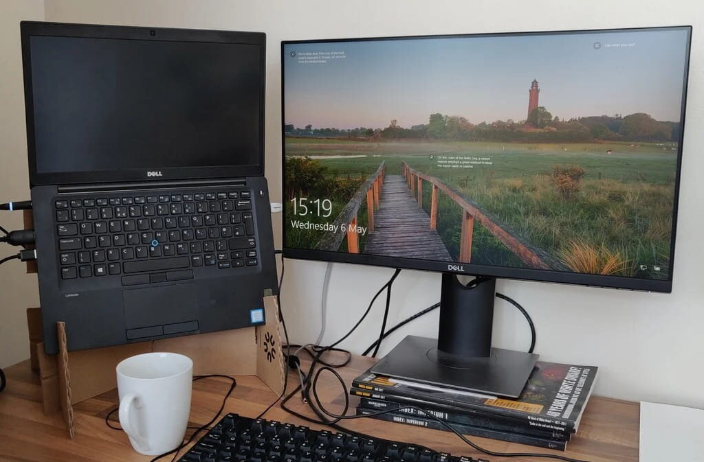 Intra απο ξύλο plywood 3mm-4mm πάχος - Χάρτινη βάση φορητού υπολογιστή Δίασταση 30x30 cm Intraeaxys-eo20gx37