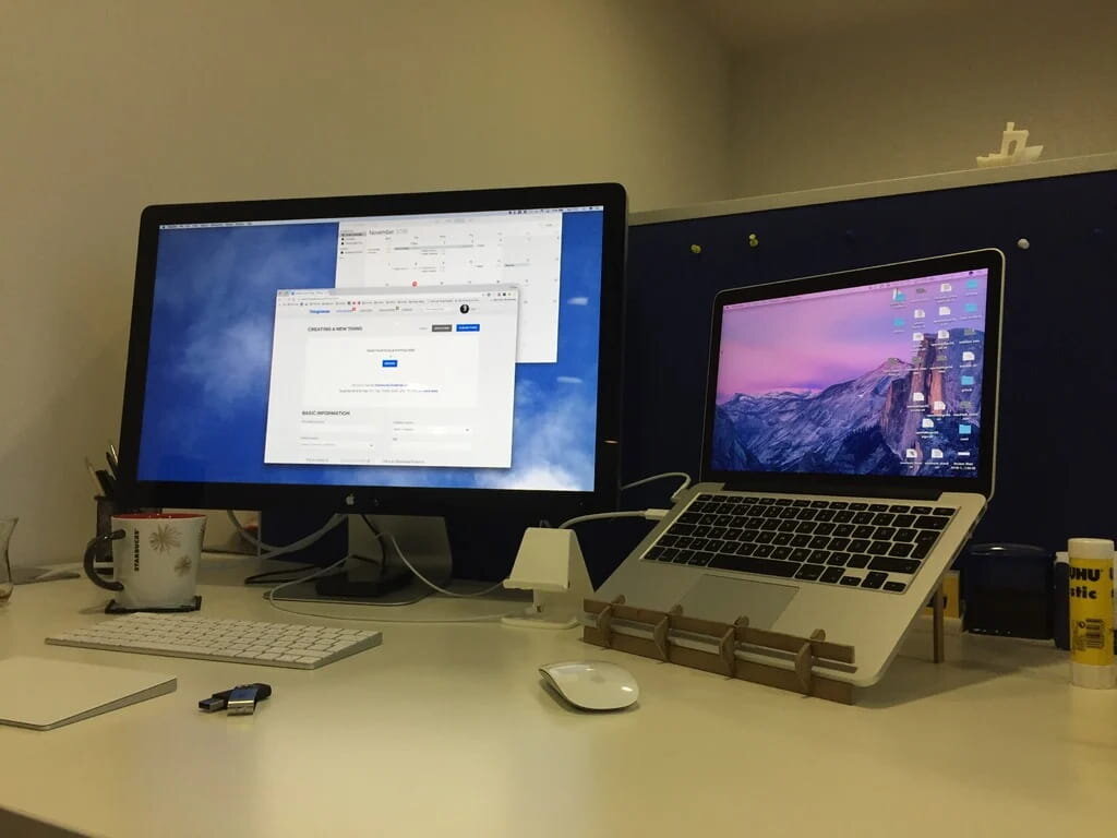 Intra απο ξύλο plywood 3mm-4mm πάχος - Macbook Pro Stand 4mm Δίασταση 30x30 cm Intraeaxys-lopqx8z7