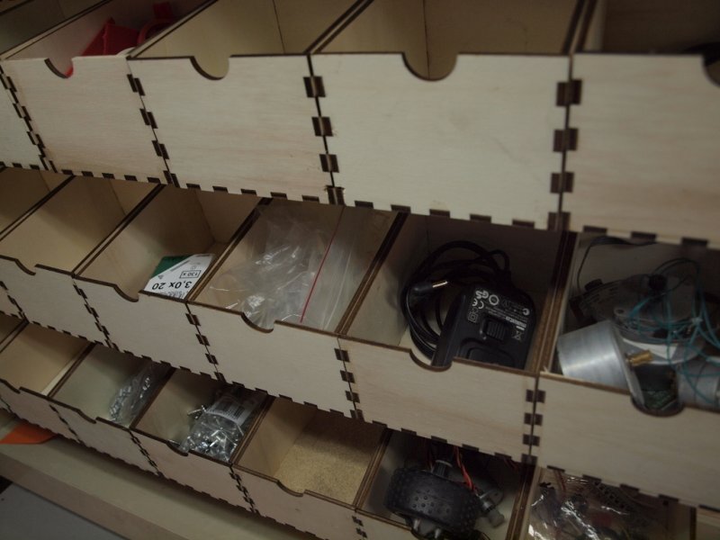 Intra απο ξύλο plywood 3mm-4mm πάχος - Κρεμάσιμο Organizer Δίασταση 30x30 cm Intraeaxys-6o3842q1