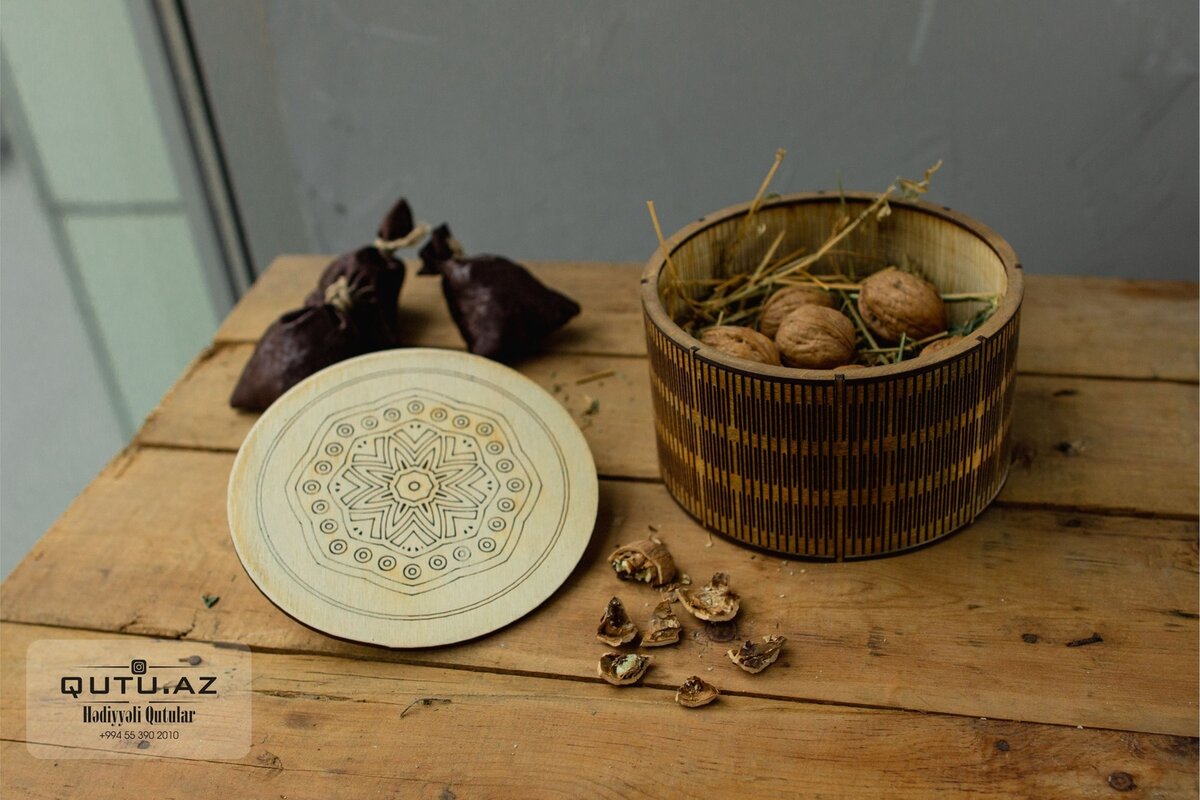 Intra απο ξύλο plywood 3mm-4mm πάχος - Ξύλινο στρογγυλό κουτί δώρου Δίασταση 30x30 cm Intraeaxys-yon0dj27