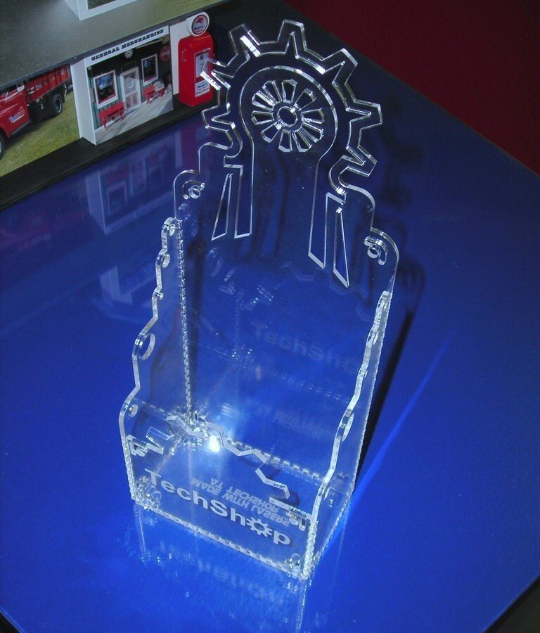 Intra απο ξύλο plywood 3mm-4mm πάχος - Βάση προβολής μπροσούρας φυλλαδίου Δίασταση 30x30 cm Intraeaxys-ro6yg027