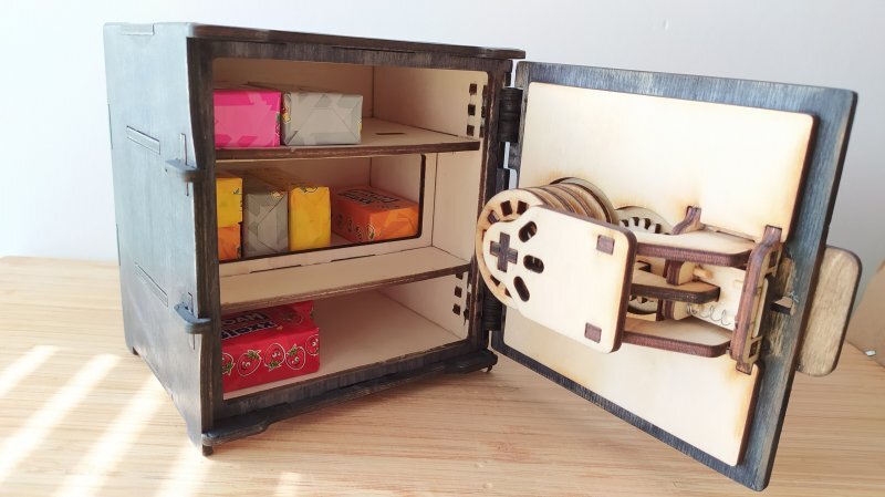 Intra απο ξύλο plywood 3mm-4mm πάχος - Χρηματοκιβώτιο με Ξύλινο Κουτί με Κλειδαριά συνδυασμού Δίασταση 30x30 cm Intraeaxys-voqd2nd1