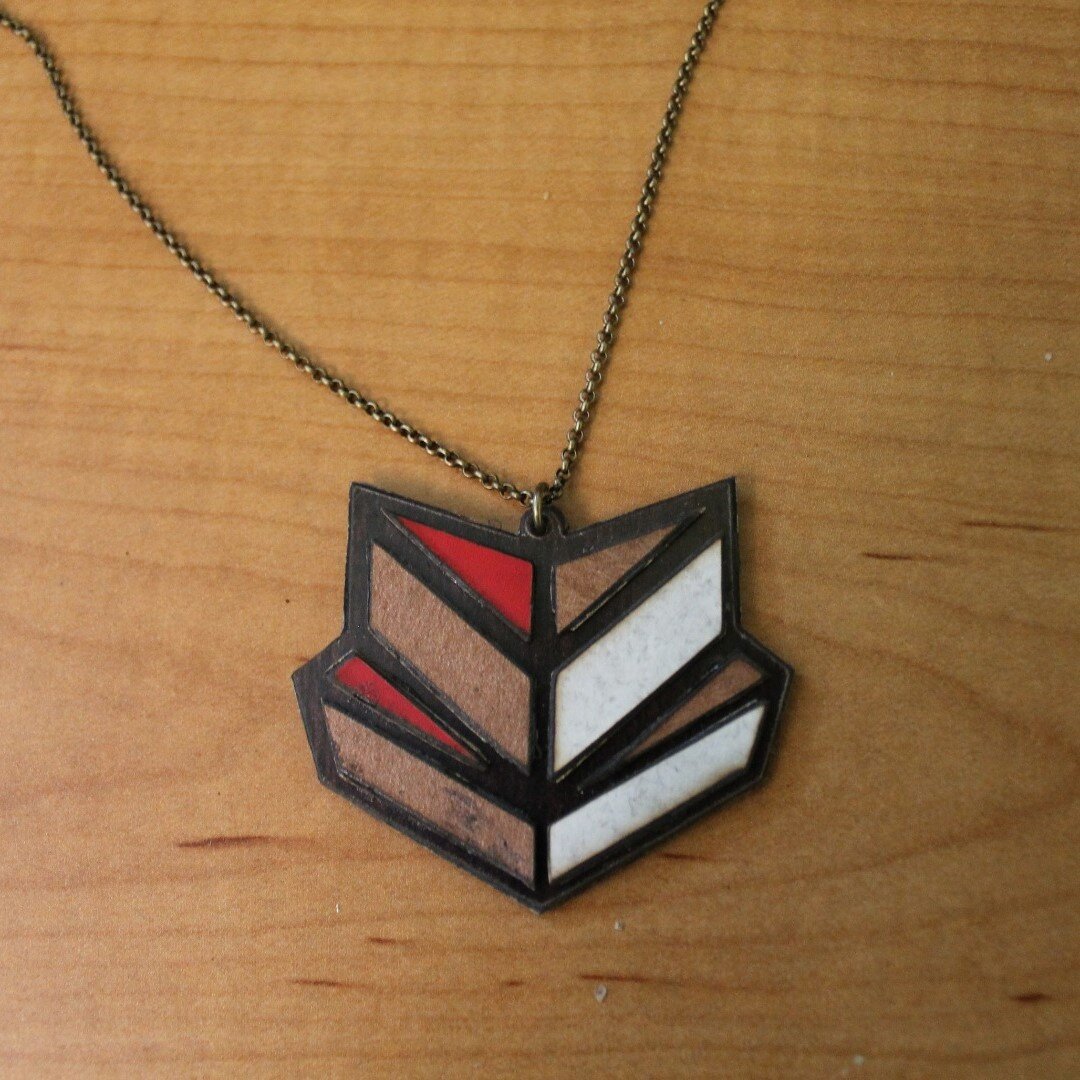 Intra απο ξύλο plywood 3mm-4mm πάχος - Κολιέ για γυναίκες Δίασταση 30x30 cm Intraeaxys-eoxl0xxo