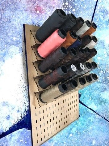 Intra απο ξύλο plywood 3mm-4mm πάχος - Βάση στήριξης καρουλιού με κλωστές ραψίματος Δίασταση 30x30 cm Intraeaxys-p7ym3wr7