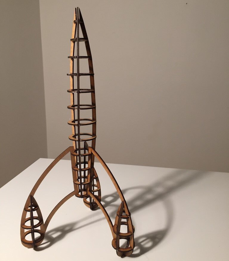 Intra απο ξύλο plywood 3mm-4mm πάχος - Πύραυλος Tintin Moon Δίασταση 30x30 cm Intraeaxys-6o3yg2k7