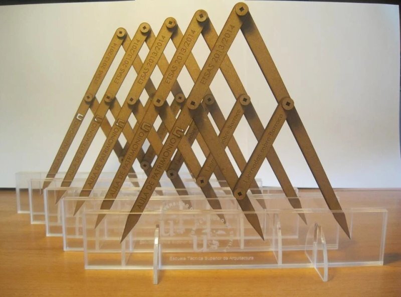 Intra απο ξύλο plywood 3mm-4mm πάχος - Πυξίδα Χρυσής Αναλογίας Δίασταση 30x30 cm Intraeaxys-r1z0v6no