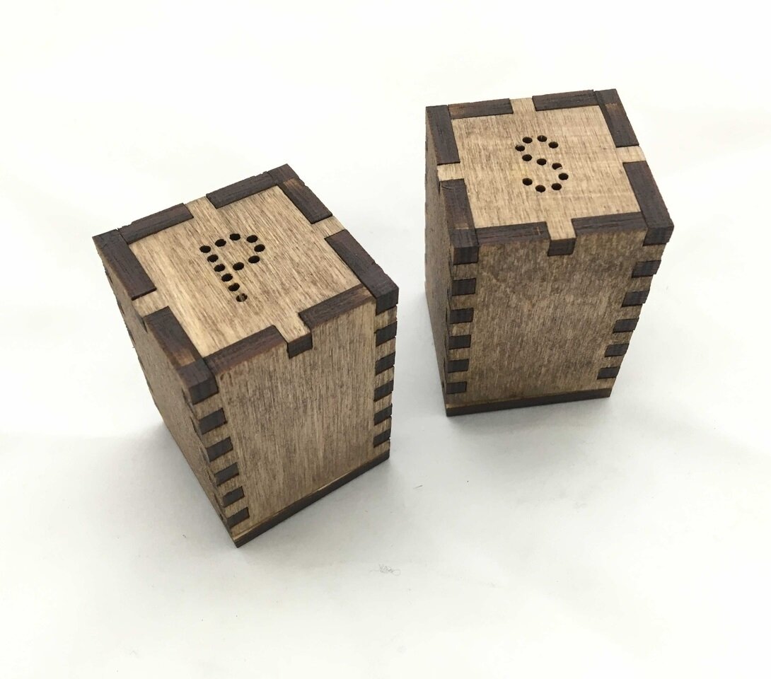 Intra απο ξύλο plywood 3mm-4mm πάχος - Ξύλινες σέικερ αλατοπίπερου 4mm Δίασταση 30x30 cm Intraeaxys-e1gkyqvo