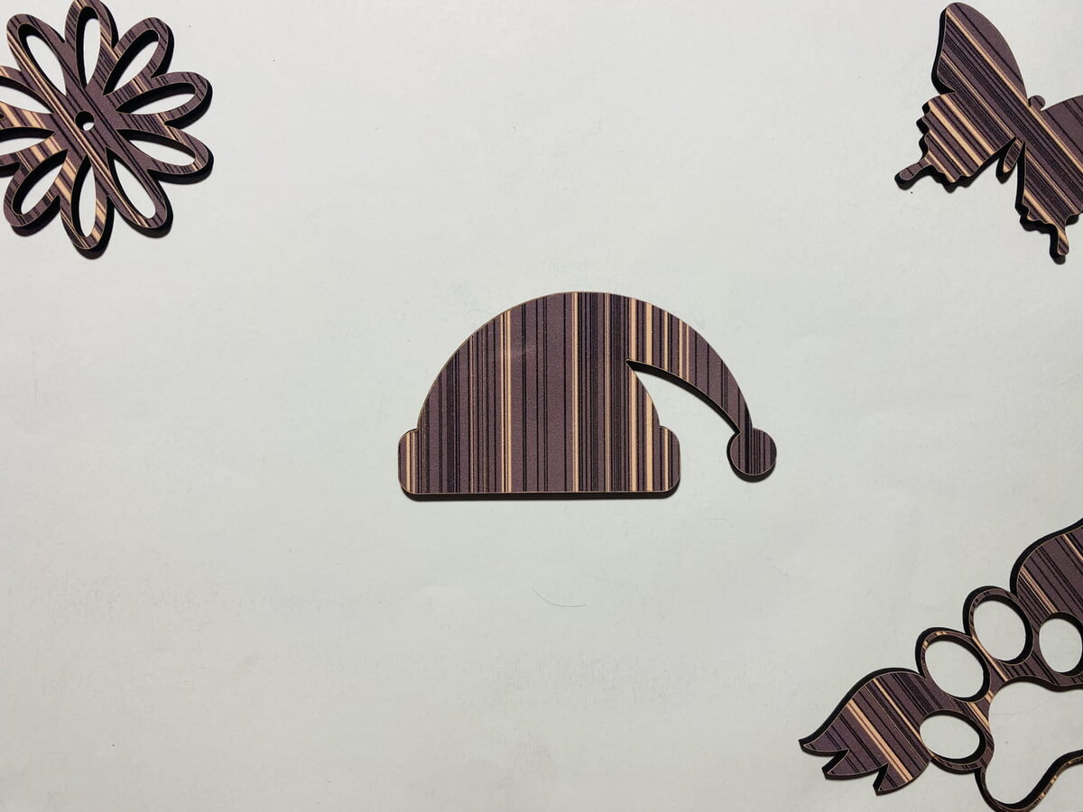 Intra απο ξύλο plywood 3mm-4mm πάχος - Ημιτελές Ξύλινο Σχήμα Καπέλου Άγιου Βασίλη Δίασταση 30x30 cm Intraeaxys-e1gkjw8o