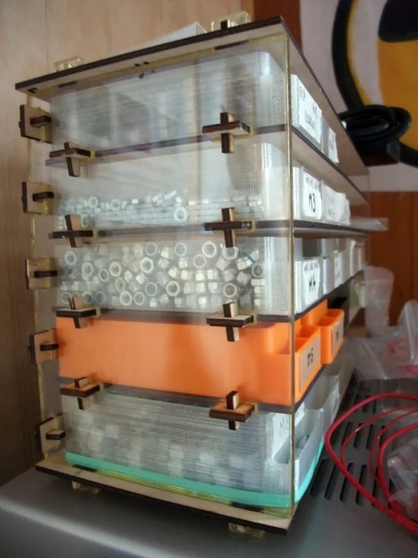 Intra απο ξύλο plywood 3mm-4mm πάχος - Ράφια για μικρά δοχεία Δίασταση 30x30 cm Intraeaxys-zo98mlx1