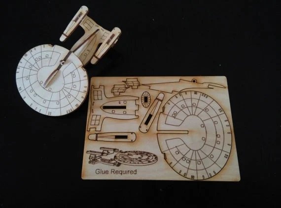 Σετ των 2 Intra απο ξύλο plywood 3mm-4mm πάχος - USS Enterprise Ornament Card Δίασταση 10x10 cm Intraeaxys-p7ymvp67