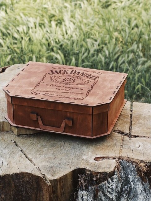 Intra απο ξύλο plywood 3mm-4mm πάχος - Κουτί δώρου βαλίτσας Δίασταση 30x30 cm Intraeaxys-m1d6r3l7