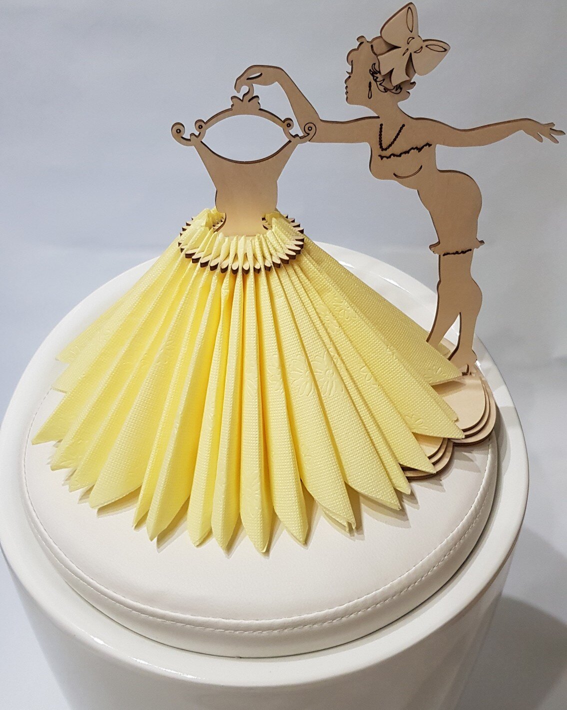 Intra απο ξύλο plywood 3mm-4mm πάχος - Διακοσμητική θήκη χαρτοπετσέτας για κορίτσι Δίασταση 30x30 cm Intraeaxys-67wlyx81