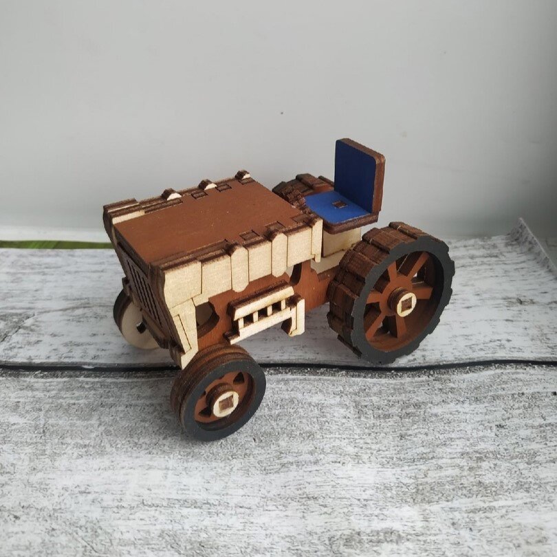 Intra απο ξύλο plywood 3mm-4mm πάχος - Ξύλινο Τρακτέρ Μοντέλο 4mm Δίασταση 30x30 cm Intraeaxys-eoxl0ggo