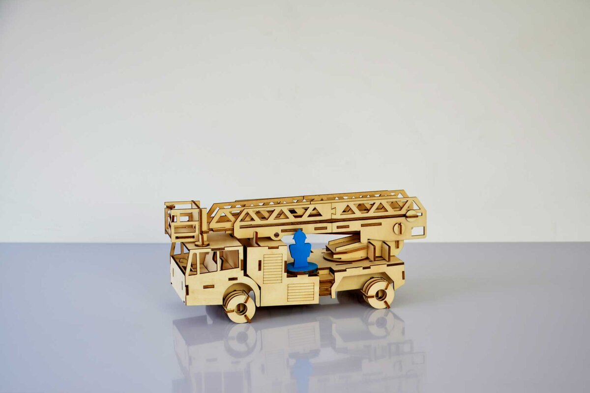 Intra απο ξύλο plywood 3mm-4mm πάχος - Ξύλινο πυροσβεστικό όχημα 3D Δίασταση 30x30 cm Intraeaxys-eo4q9n97