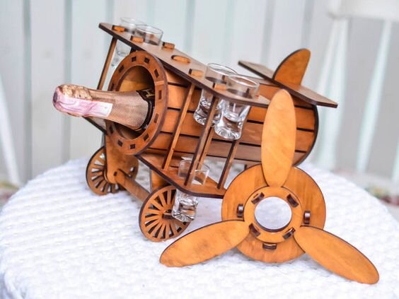 Intra απο ξύλο plywood 3mm-4mm πάχος - Μίνι μπαρ αεροπλάνο με μπουκάλι και 6 γυάλινη θήκη Δίασταση 30x30 cm Intraeaxys-075ym88o