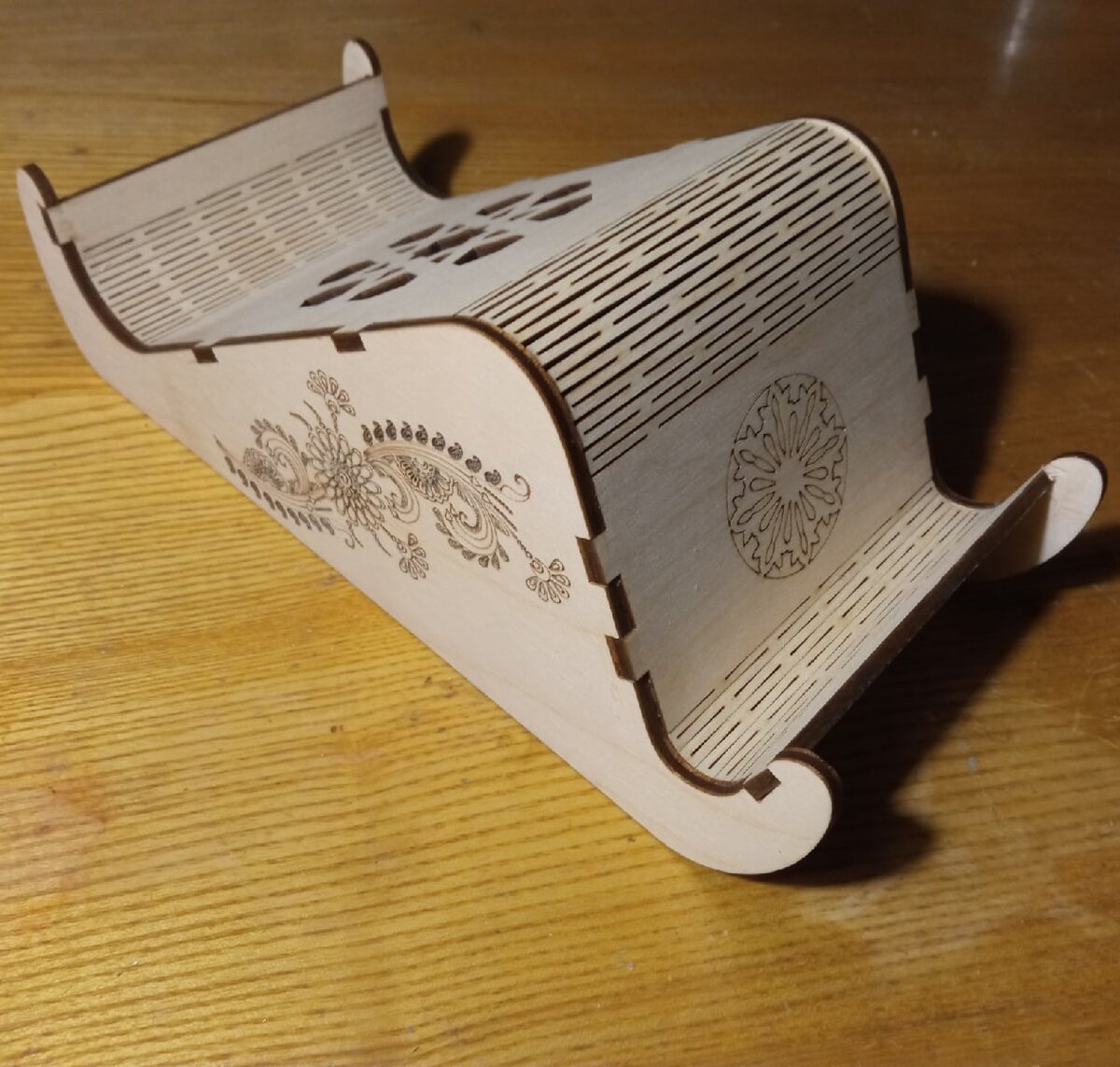 Intra απο ξύλο plywood 3mm-4mm πάχος - Διακόσμηση Ξύλινη θήκη κινητού Επιτραπέζια βάση τηλεφώνου Δίασταση 30x30 cm Intraeaxys-yon0w3g7