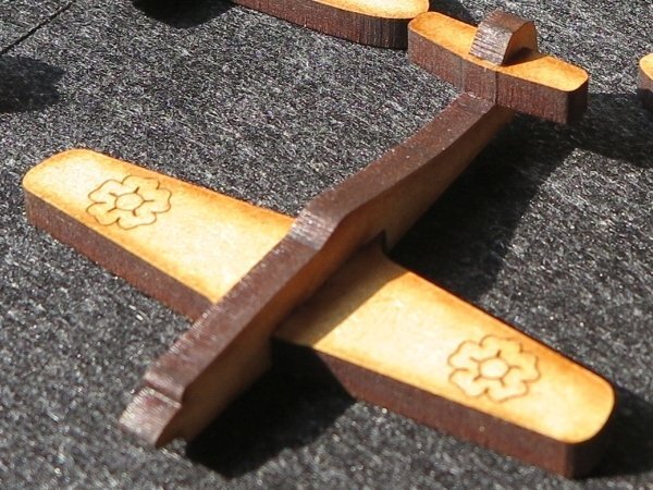 Intra απο ξύλο plywood 3mm-4mm πάχος - Παιχνίδι αεροσκάφος Δίασταση 30x30 cm Intraeaxys-eoxlqego