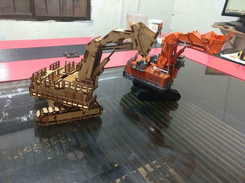 Intra απο ξύλο plywood 3mm-4mm πάχος - Εκσκαφέας Ορυχείων 3mm Δίασταση 30x30 cm Intraeaxys-eo4qzgw7