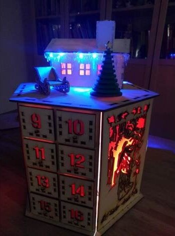 Intra απο ξύλο plywood 3mm-4mm πάχος - Ημερολόγιο Χριστουγέννων Ημερολόγιο έλευσης Δίασταση 30x30 cm Intraeaxys-joedw981