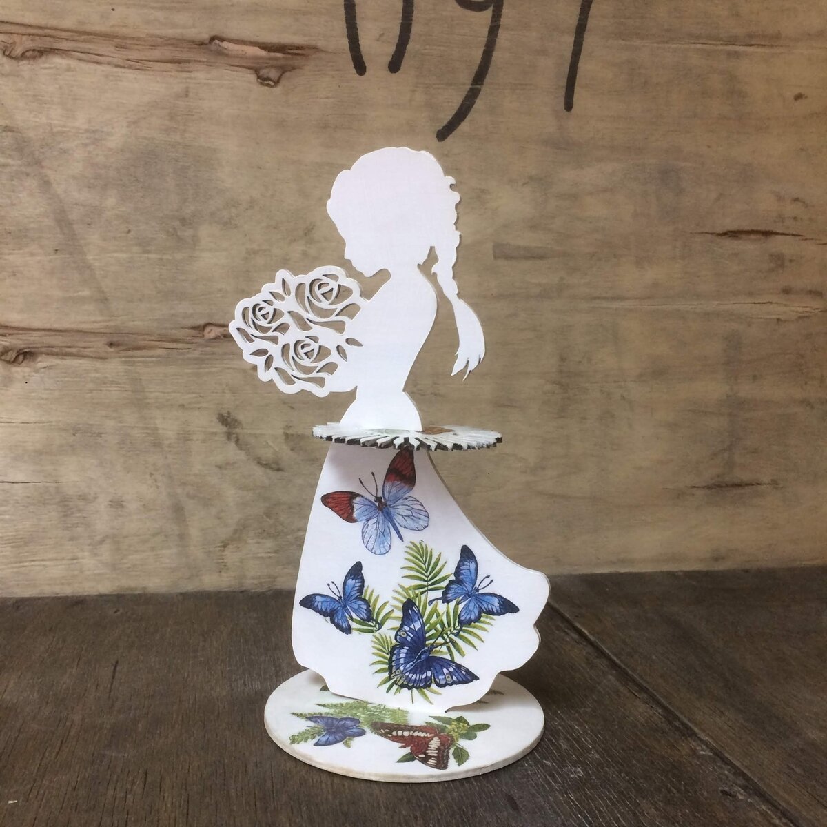 Intra απο ξύλο plywood 3mm-4mm πάχος - Κορίτσι με θήκη χαρτοπετσέτας μπουκέτο λουλουδιών Δίασταση 30x30 cm Intraeaxys-075ym20o