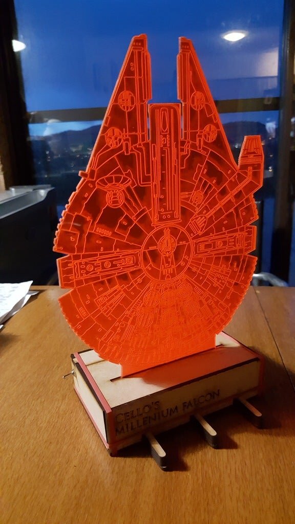 Intra απο ξύλο plywood 3mm-4mm πάχος - Star Wars Millenium Falcon and Stand 3D Optical Illusion Lamp Δίασταση 30x30 cm Intraeaxys-eo0qln51