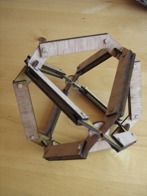 Intra απο ξύλο plywood 3mm-4mm πάχος - Οκτάεδρο μοντέλο κιτ Δίασταση 30x30 cm Intraeaxys-67wz9gm7