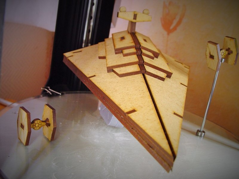 Intra απο ξύλο plywood 3mm-4mm πάχος - Star Wars Star Destroyer Δίασταση 30x30 cm Intraeaxys-eox89p41