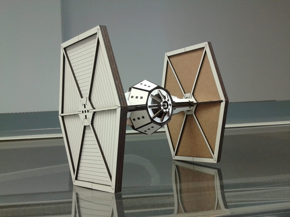 Intra απο ξύλο plywood 3mm-4mm πάχος - Star Wars TIE Fighter Δίασταση 30x30 cm Intraeaxys-075ye0mo