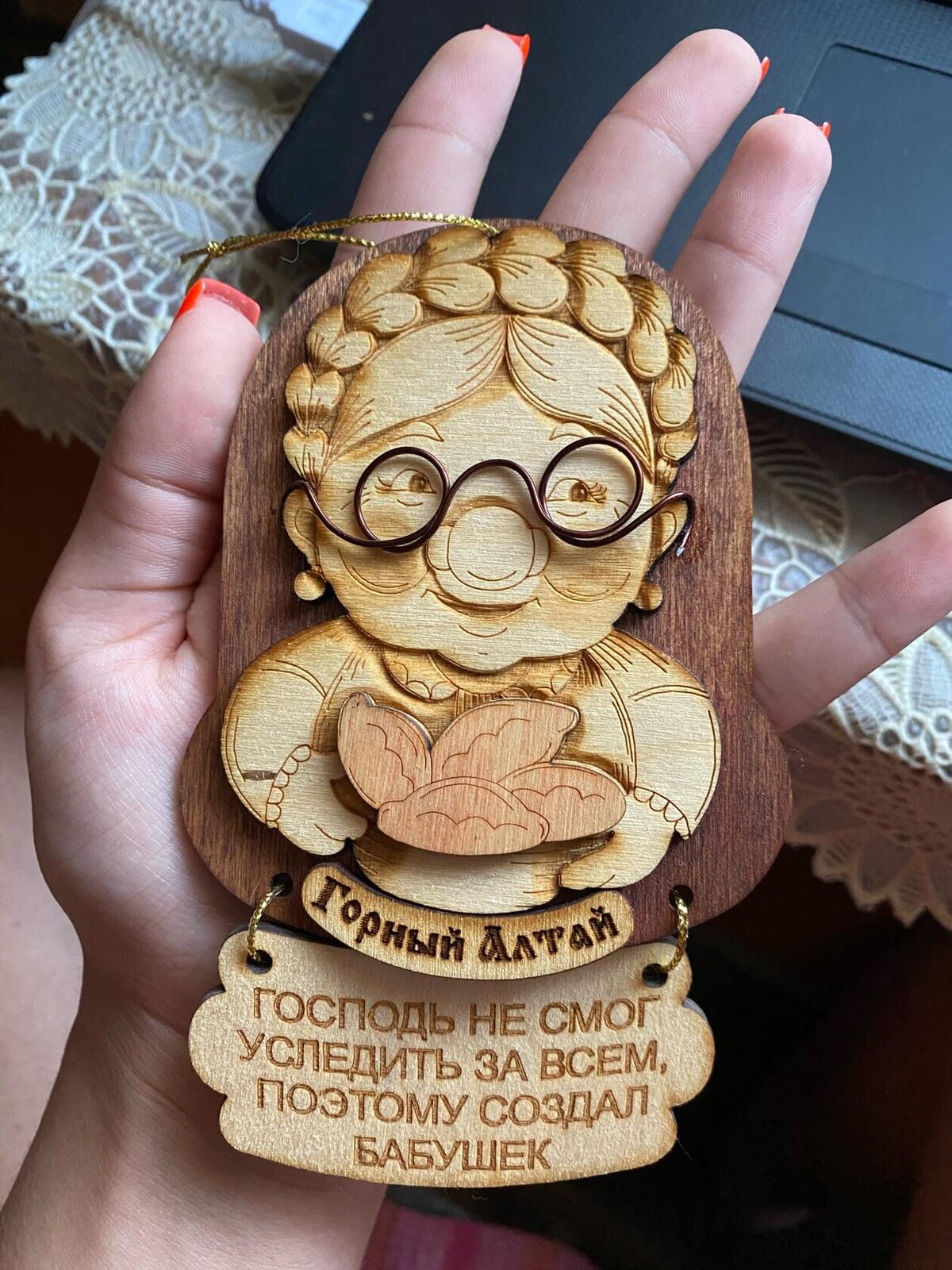 Intra απο ξύλο plywood 3mm-4mm πάχος - Χαρακτική με λέιζερ Μαγνήτης Grandma Δίασταση 30x30 cm Intraeaxys-lopq6v37