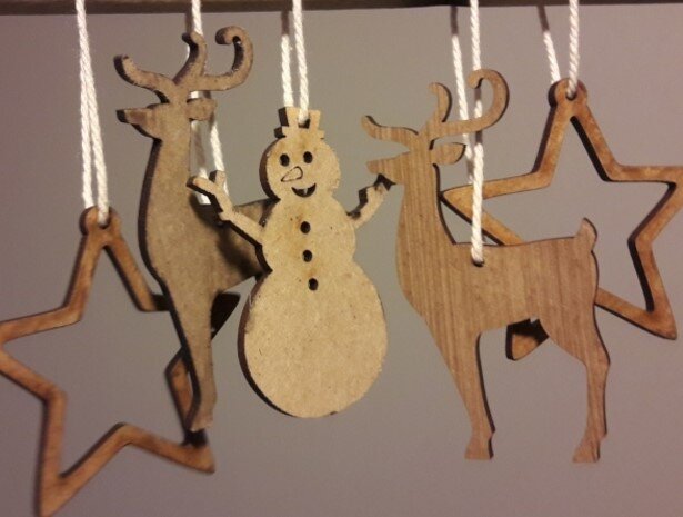 Intra απο ξύλο plywood 3mm-4mm πάχος - Χριστουγεννιάτικα Κρεμαστά Διακοσμητικά Δίασταση 30x30 cm Intraeaxys-zo9ylx47