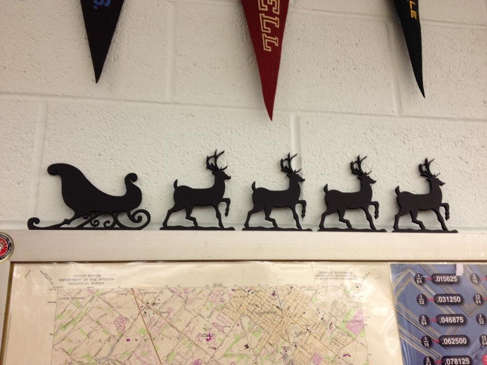 Intra απο ξύλο plywood 3mm-4mm πάχος - Χριστουγεννιάτικη διακόσμηση Santa Sleigh Τάρανδος Δίασταση 30x30 cm Intraeaxys-zo9yk347