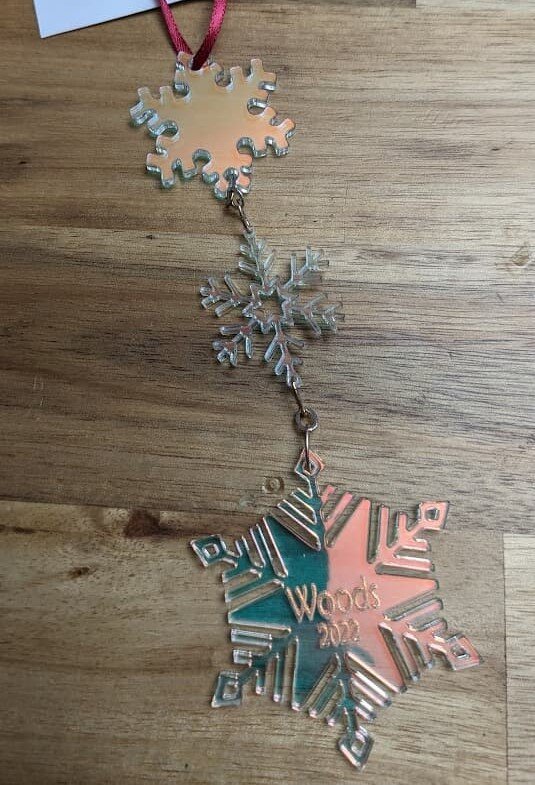 Σετ των 2 Intra απο ξύλο plywood 3mm-4mm πάχος - Κρεμαστά στολίδια νιφάδας χιονιού Δίασταση 10x10 cm Intraeaxys-pok3zyd7